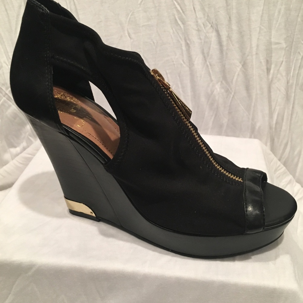 Black wedges